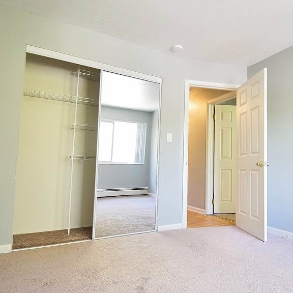 a room with a carpeted floor and a white door. at integrity berea apartments, berea, 44017