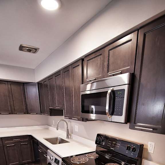 fully equipped kitchen with modern appliances at old green place apartments, integrity realty llc, beachwood, 44122