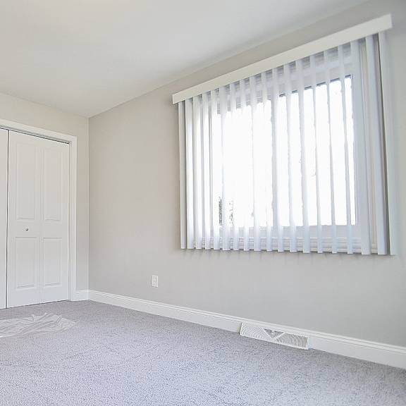 window coverings at old green place  apartments, integrity realty llc, beachwood, ohio