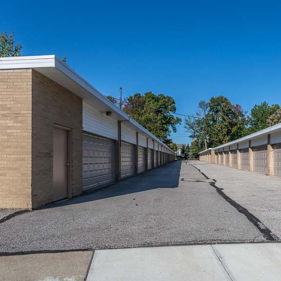 wynwood community private garages