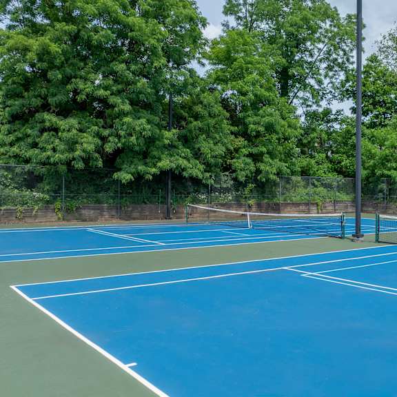 tennis court at hunt club apartments, copley, oh, 44321
