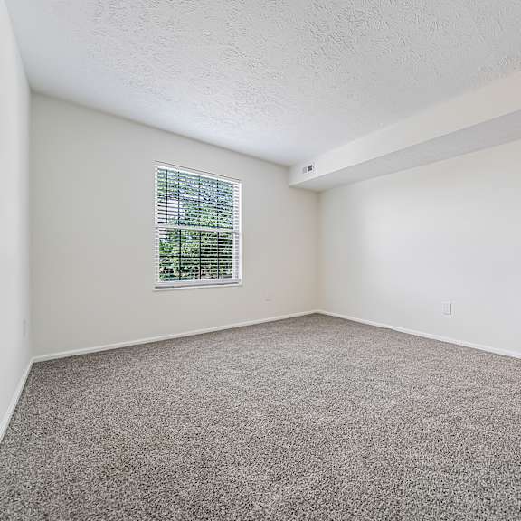 carpeted bedroom option at hunt club apartments, ohio