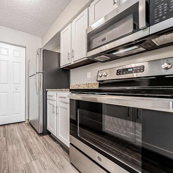stainless steel appliances at hunt club apartments, apartments, copley, oh
