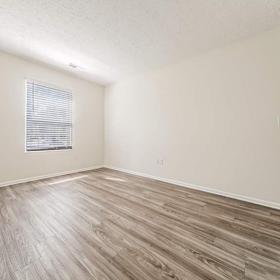 plank-style bedroom option at hunt club apartments, ohio
