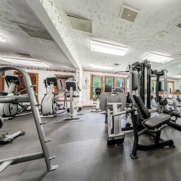 fitness center at hunt club apartments, ohio, 44321