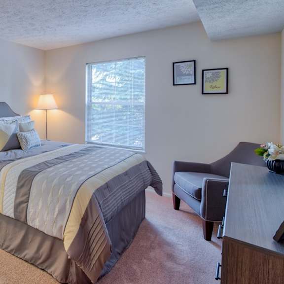 generous bedrooms at hunt club apartments, copley, oh 44321