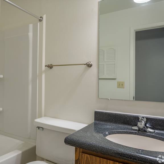 luxurious bathroom at huntington hills townhomes, integrity realty, stow, oh, 44224