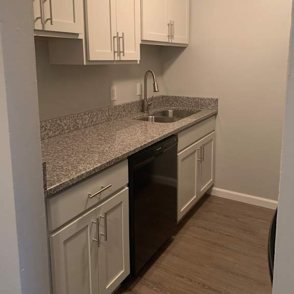 fully equipped kitchen at ryan place apartments, integrity realty, kent, oh, 44240