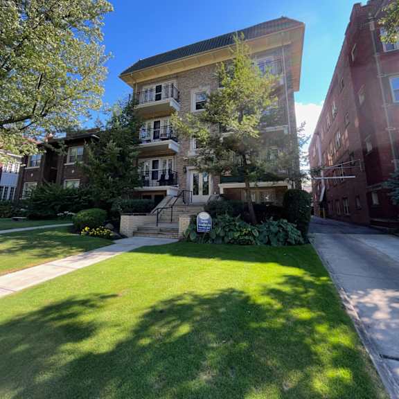 mapleview apartment building exterior.