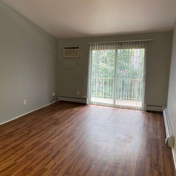 berea lakes living room