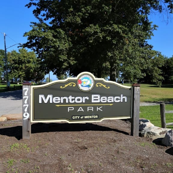 the sign for mento beach park at the entrance of the park