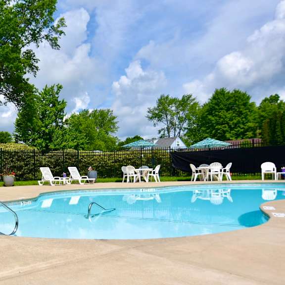 inviting pool at river run apartments, warren, oh