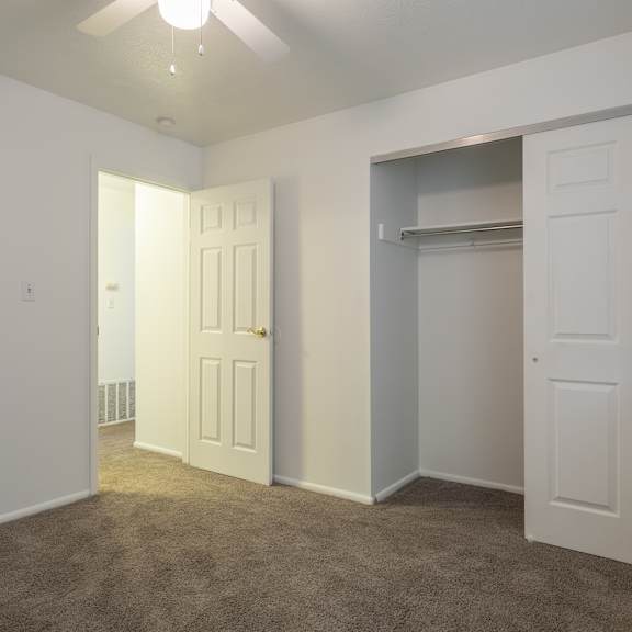 bedroom with closet at ryan place apartments, integrity realty, kent