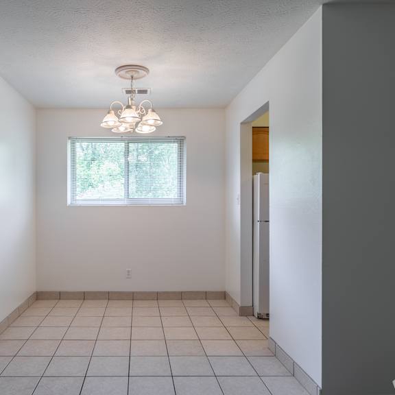 colonial dining room at ryan place apartments, integrity realty, kent, 44240