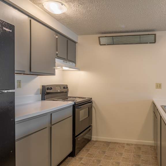 contemporary kitchens at woodland pointe apartments and townhomes, integrity realty, kent, oh