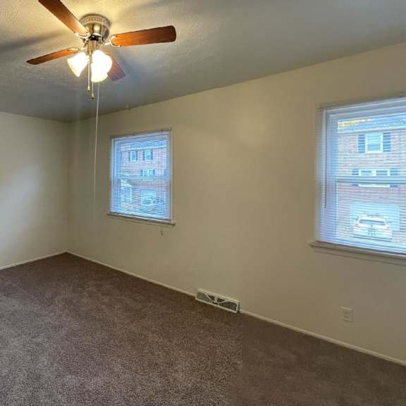 large bedrooms with ceiling fans at woodland pointe apartments and townhomes, integrity realty, 44240