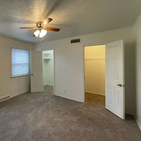 large bedrooms with ceiling fan at woodland pointe apartments and townhomes, integrity realty, kent, ohs