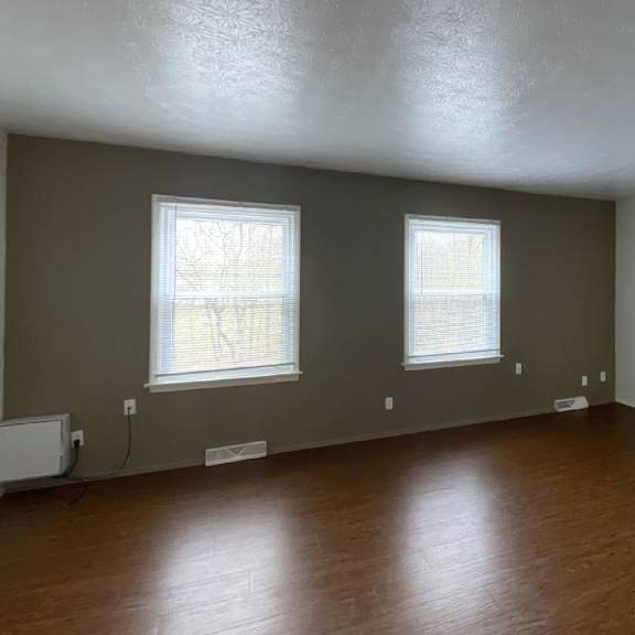 spacious living room with plank at woodland pointe apartments and townhomes, integrity realty, kent, oh style floors
