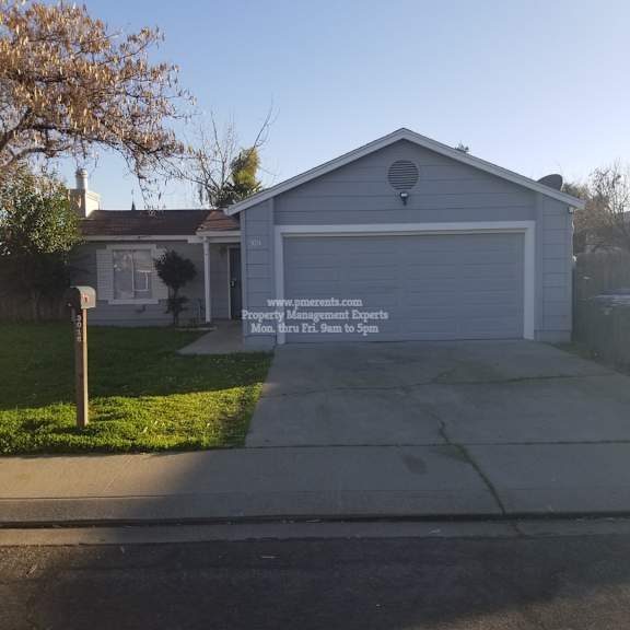 a garage with a sign that says "www.rentals.com" and "bonita manor apartments" is visible.