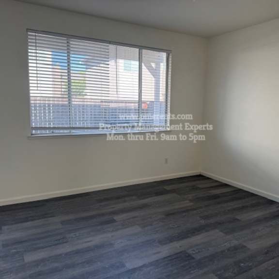 a room with a window and a sign that says "expert experts".