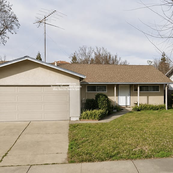 a house with a garage and a driveway.