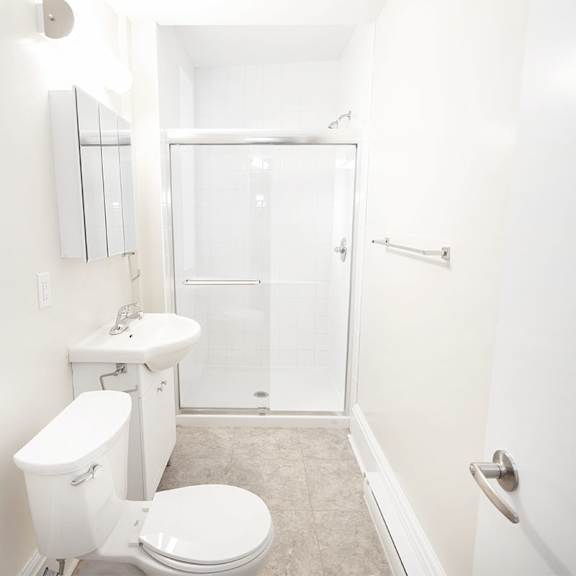 bathroom at 508 mcmillan apartment suites for rent in corydon village