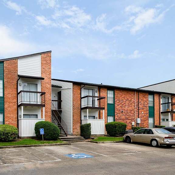 mid century modern apartment exterior at the daphne apartments, the barvin group, houston, texas