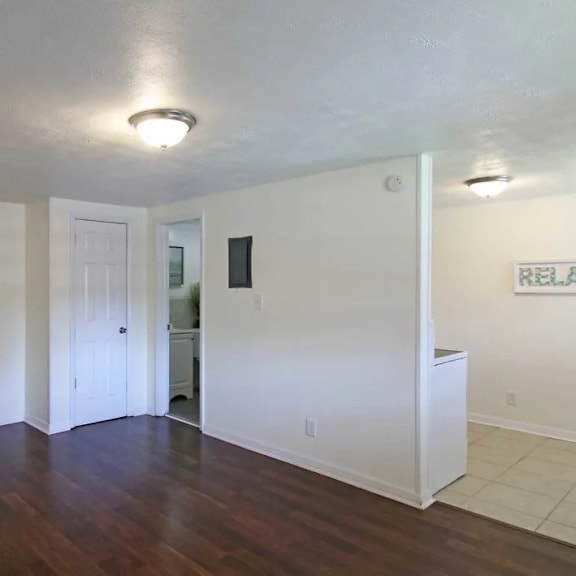 empty living room golden shores of jacksonville jacksonville, fl, 32211