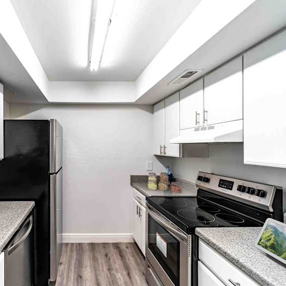 modern kitchen at red bay apartment complex, jacksonville, florida