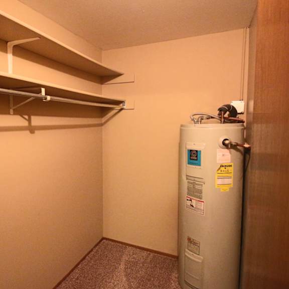 1 bedroom walk in closet