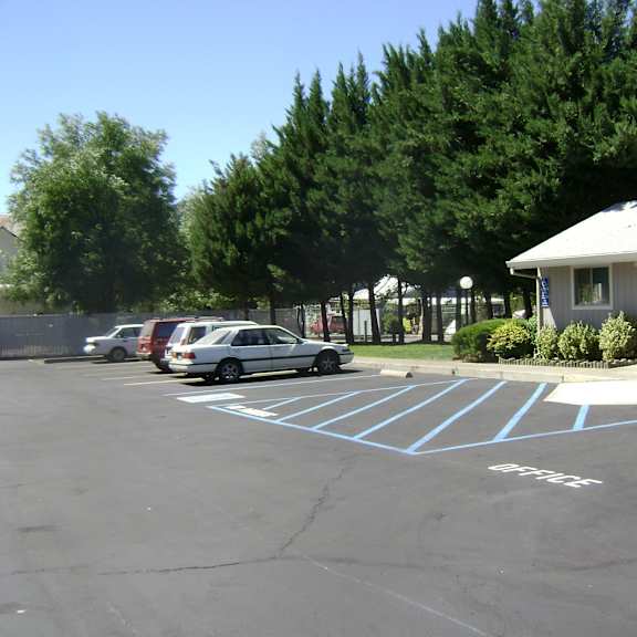 office and grounds at weaver creek apts.