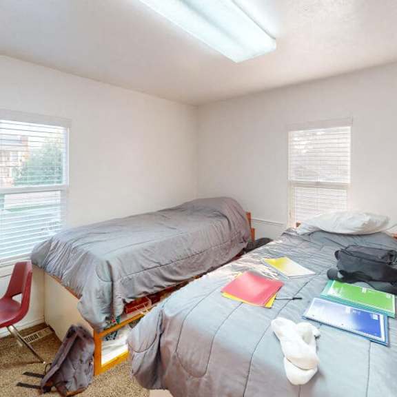 2x1 - shared room main floor