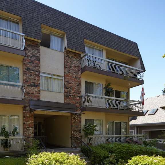 a picture of an apartment building