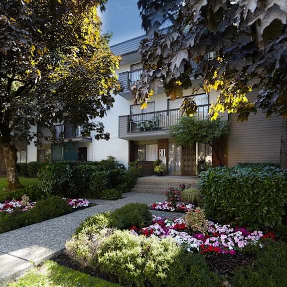 a view of the exterior of the building