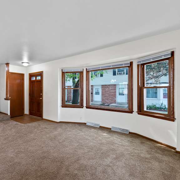 townhomes of cudahy living room
