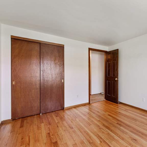 mohawk townhomes bedroom