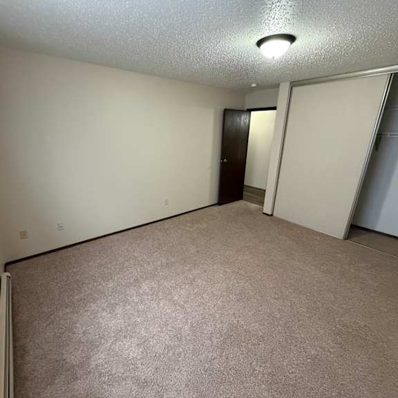 a room with a carpeted floor and a ceiling light.