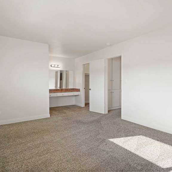 a room with a carpeted floor and a white door.