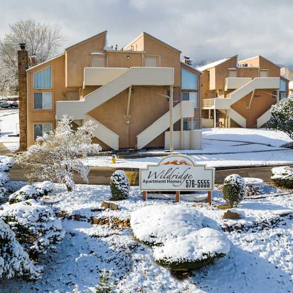 a large building with a sign that says "willard apartment homes 566-5655" in front of it.