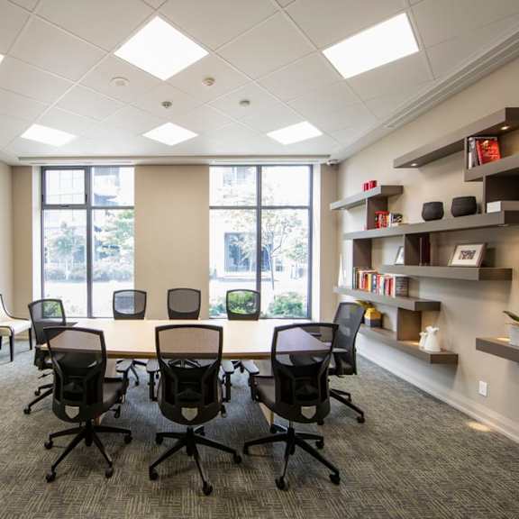 this is a photo of the office space available to rent