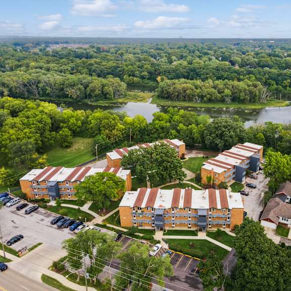 aerial view of building at river oaks, north aurora, 60542