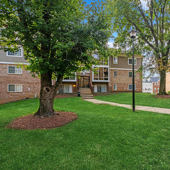 courtyard view at briarwood apartments, dumfries