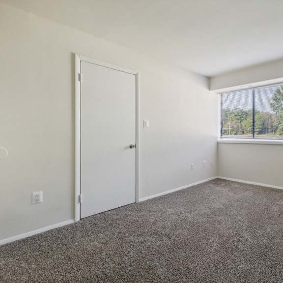 bedroom with carpet and a window at briarwood apartments, dumfries, va, 22026
