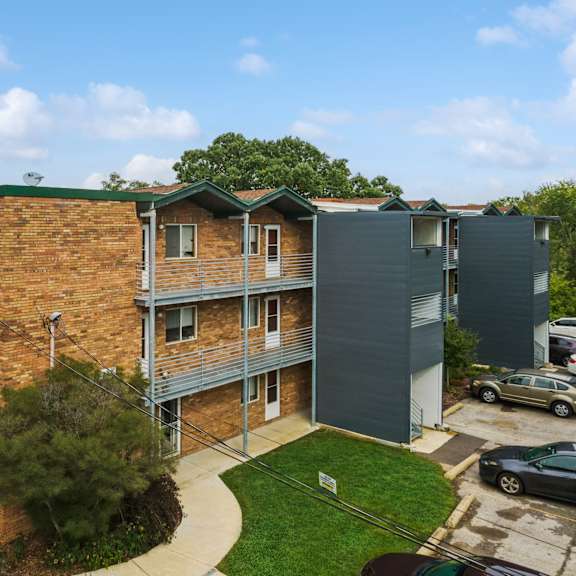 building exterior at river oaks, illinois, 60542