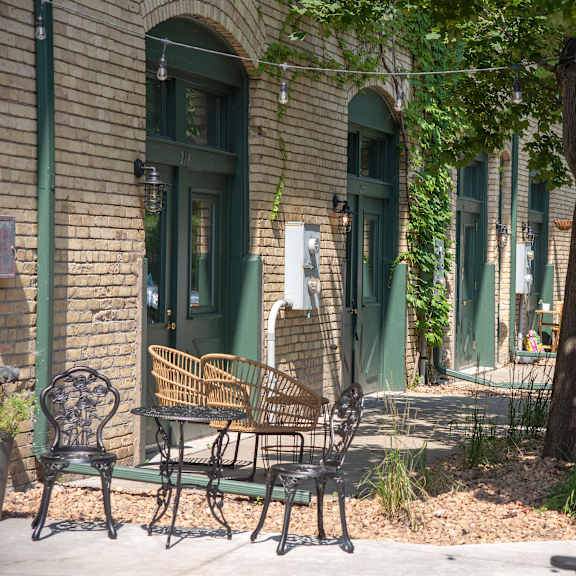 outdoor patio with tables and chairs at freightyard townhomes and flats, minnesota, 55401