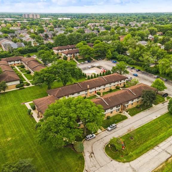 aerial view at the clarendon apartment homes, clarendon