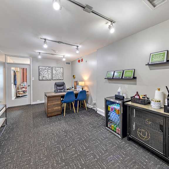 leasing office with coffee station at oak park city, oak park, 60301