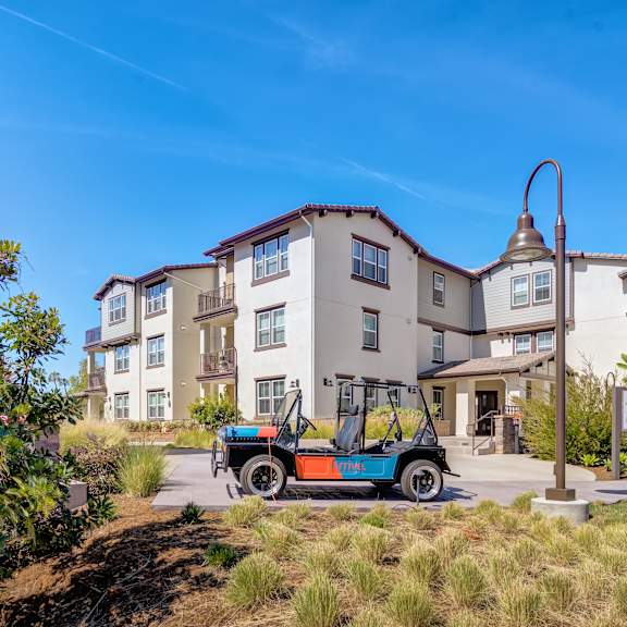 a jeep parked in front of an apartment building