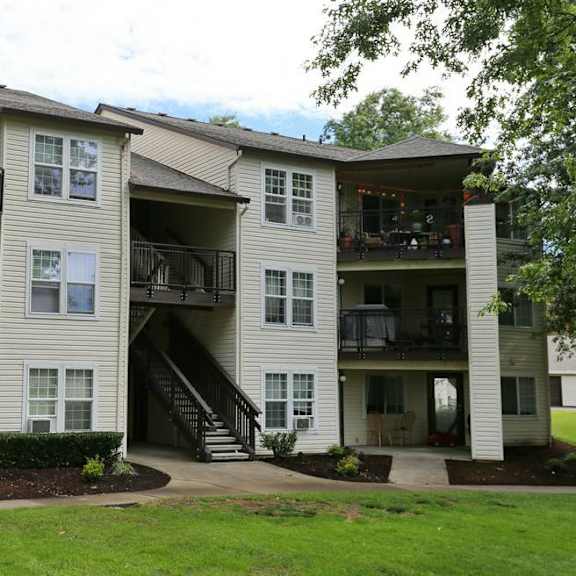 our apartments are equipped with a spacious yard and balconies at sundial apartments, wilsonville oregon