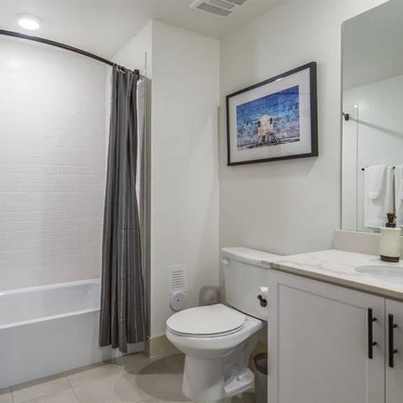 modern bathroom fittings at arrive los carneros, goleta